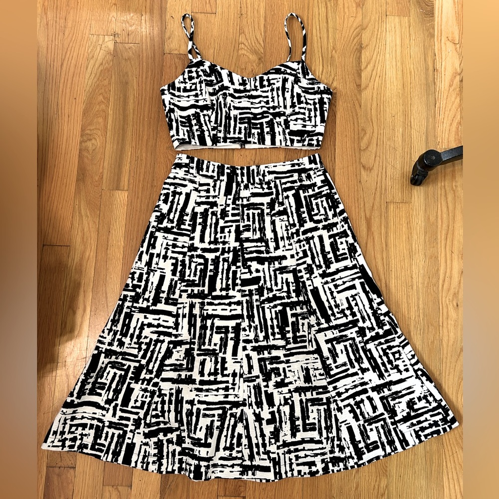 Forever21 Black and White crop top and skirt set, Small